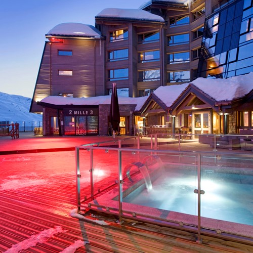 altapura-hotel-val-thorens-piscine-exterieure.jpg