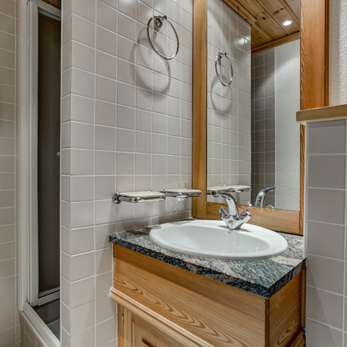 toilet-bathroom-chalet-cascade-1.png