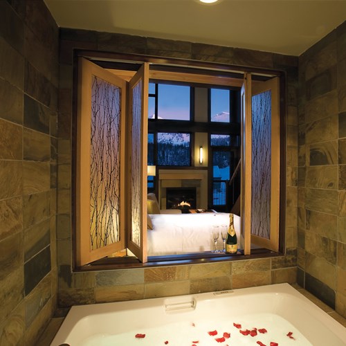 Sunshine Mountain Lodge - luxury bathroom - ski accommodation in Canada