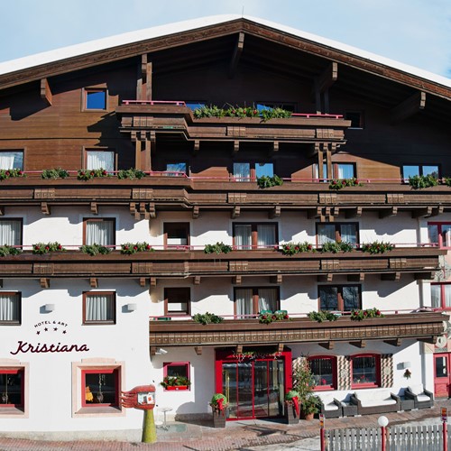 hotel-art-kristiana-saalbach-exterior.jpg