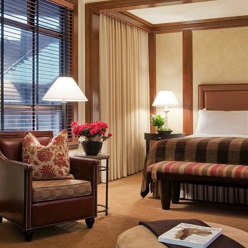 Four-Seasons-Whistler-Superior-room.jpg