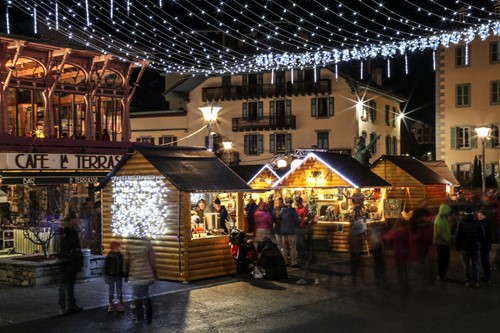 chamonix christmas market evening lights